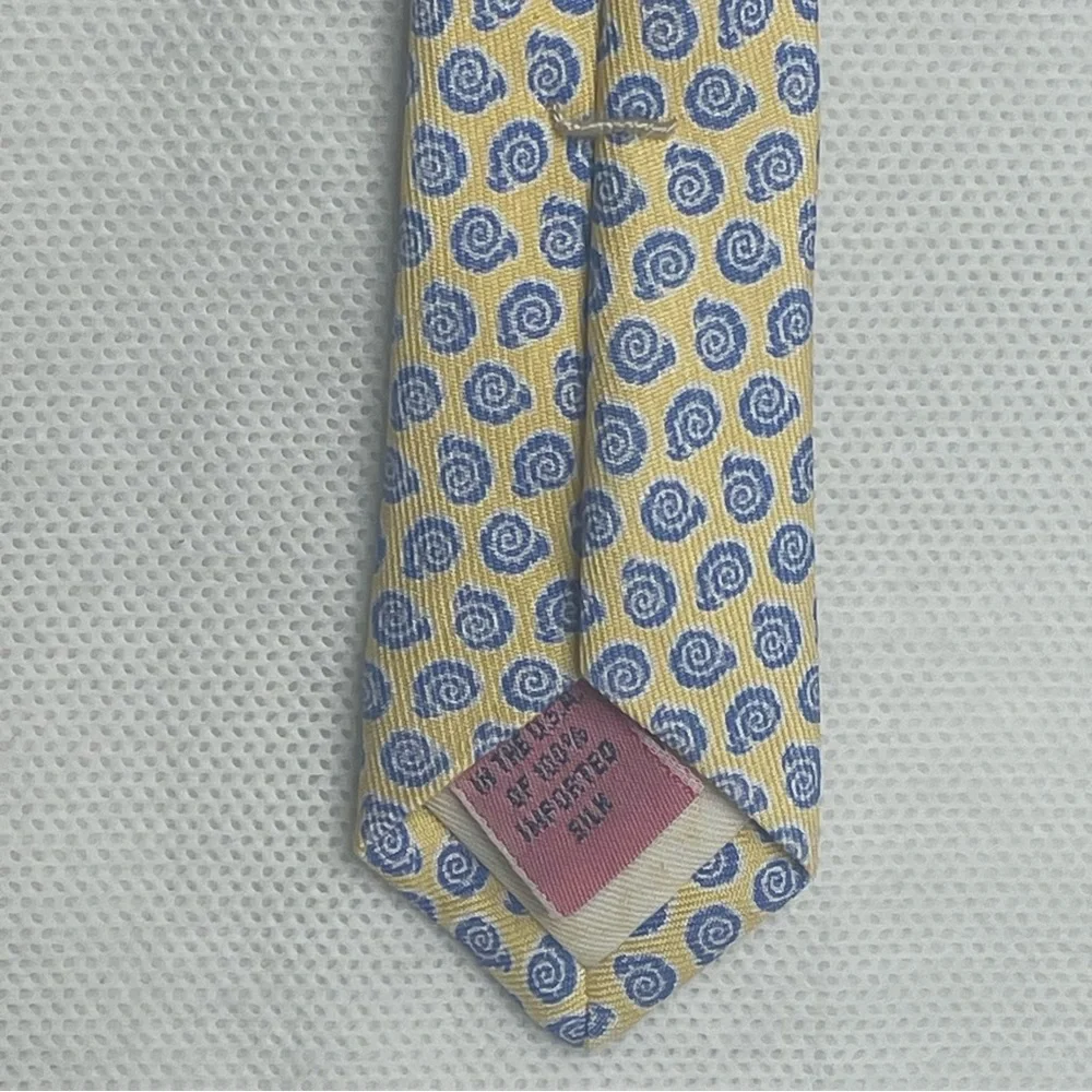Boys Vineyard Vines Necktie Yellow Blue Shells & Snails 100% Silk Tie USA Made